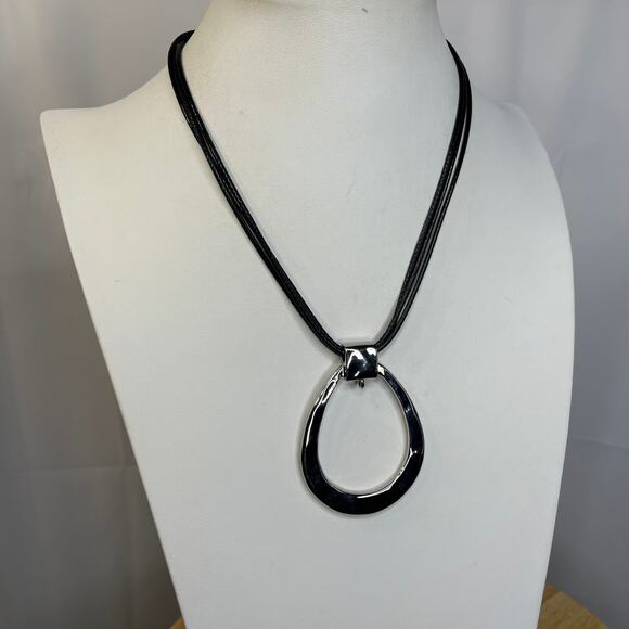 Chico's pendant necklace black pendant cord shiny hammered signed costume jewelr - Picture 9 of 14